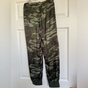 Sanctuary size small, camo joggers.
